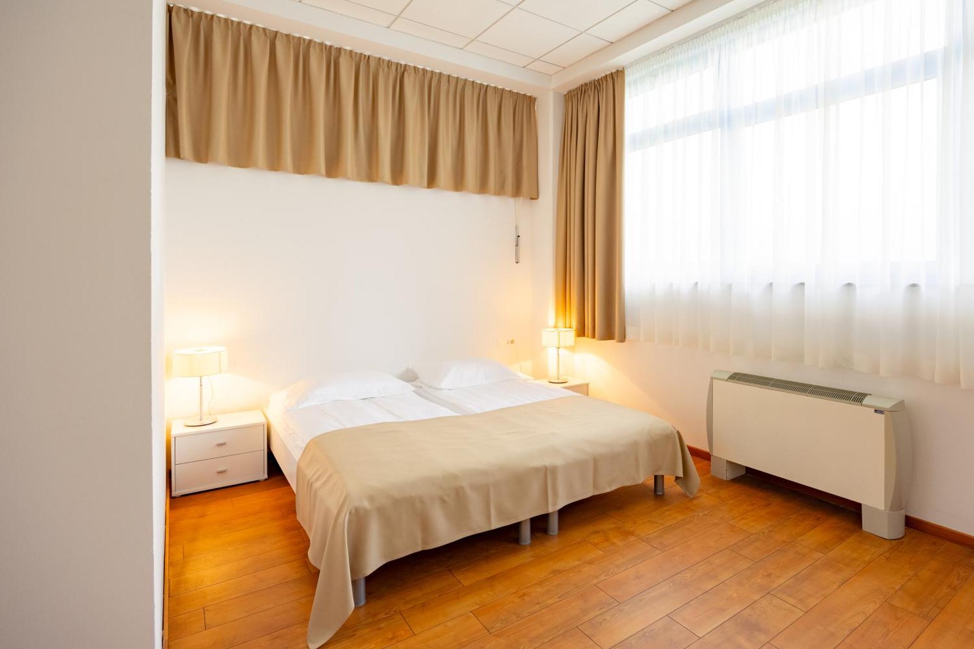 Garni Hotel Azul Kranj Buitenkant foto