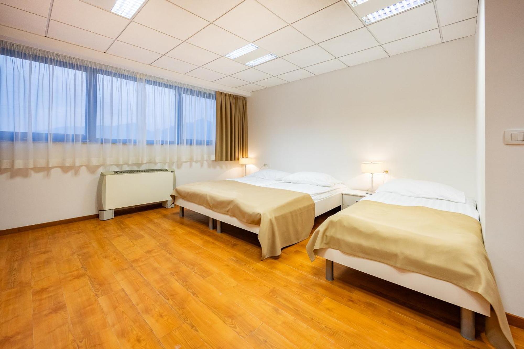 Garni Hotel Azul Kranj Buitenkant foto