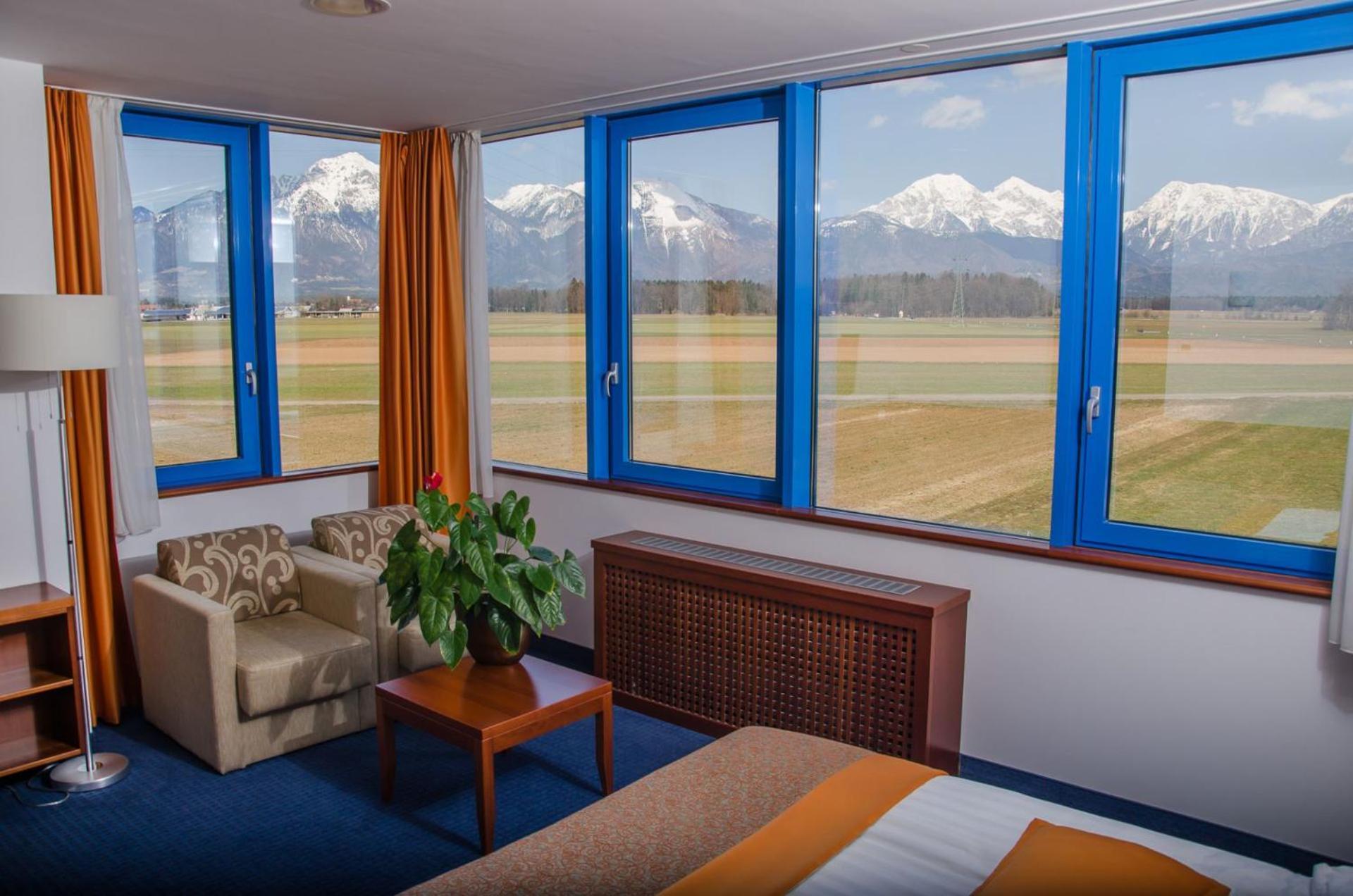 Garni Hotel Azul Kranj Buitenkant foto