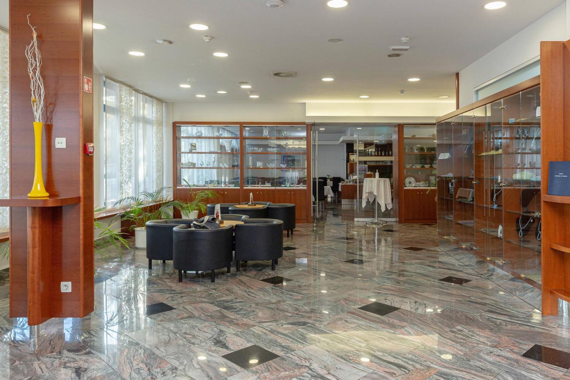 Garni Hotel Azul Kranj Buitenkant foto