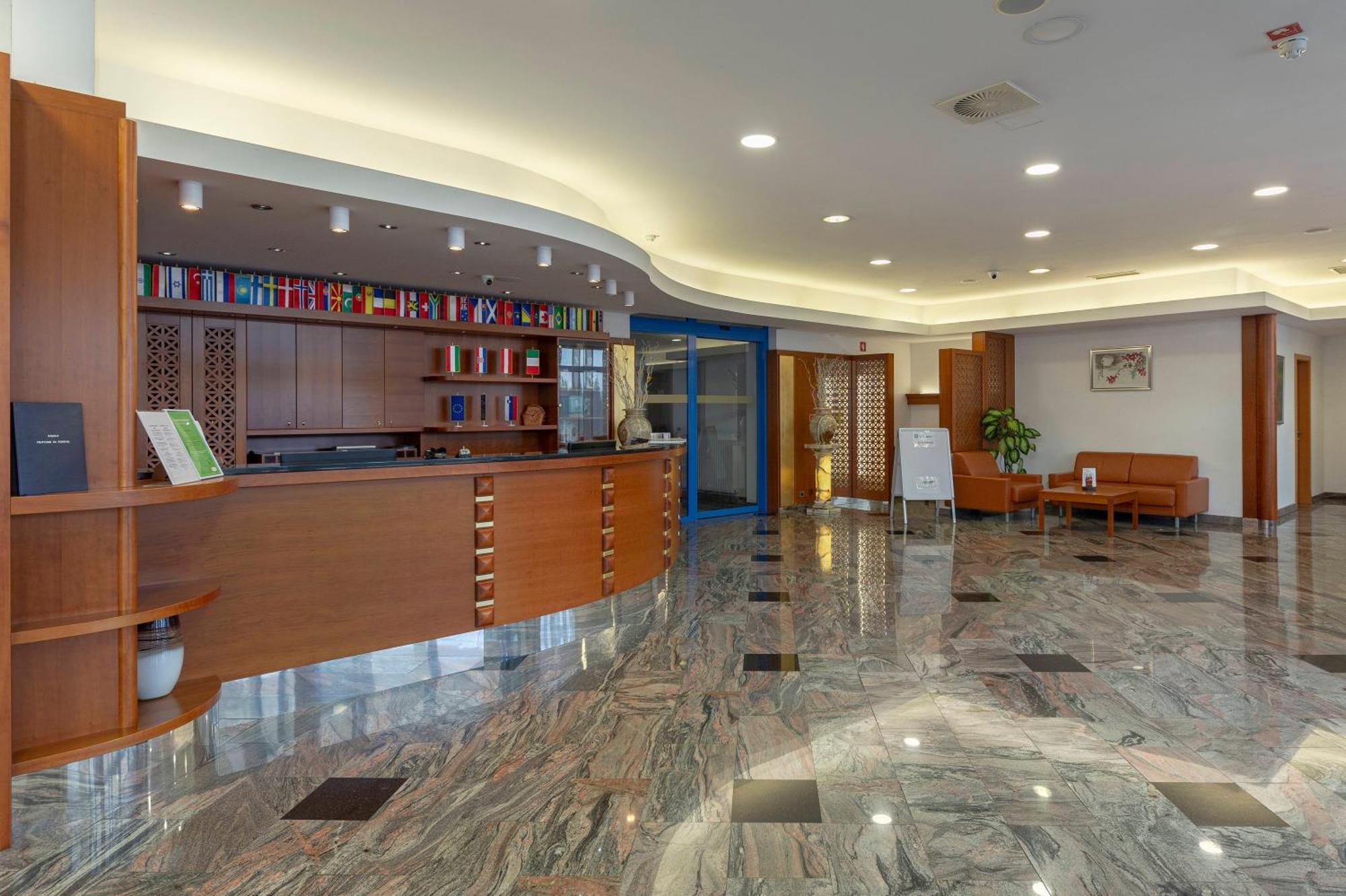 Garni Hotel Azul Kranj Buitenkant foto