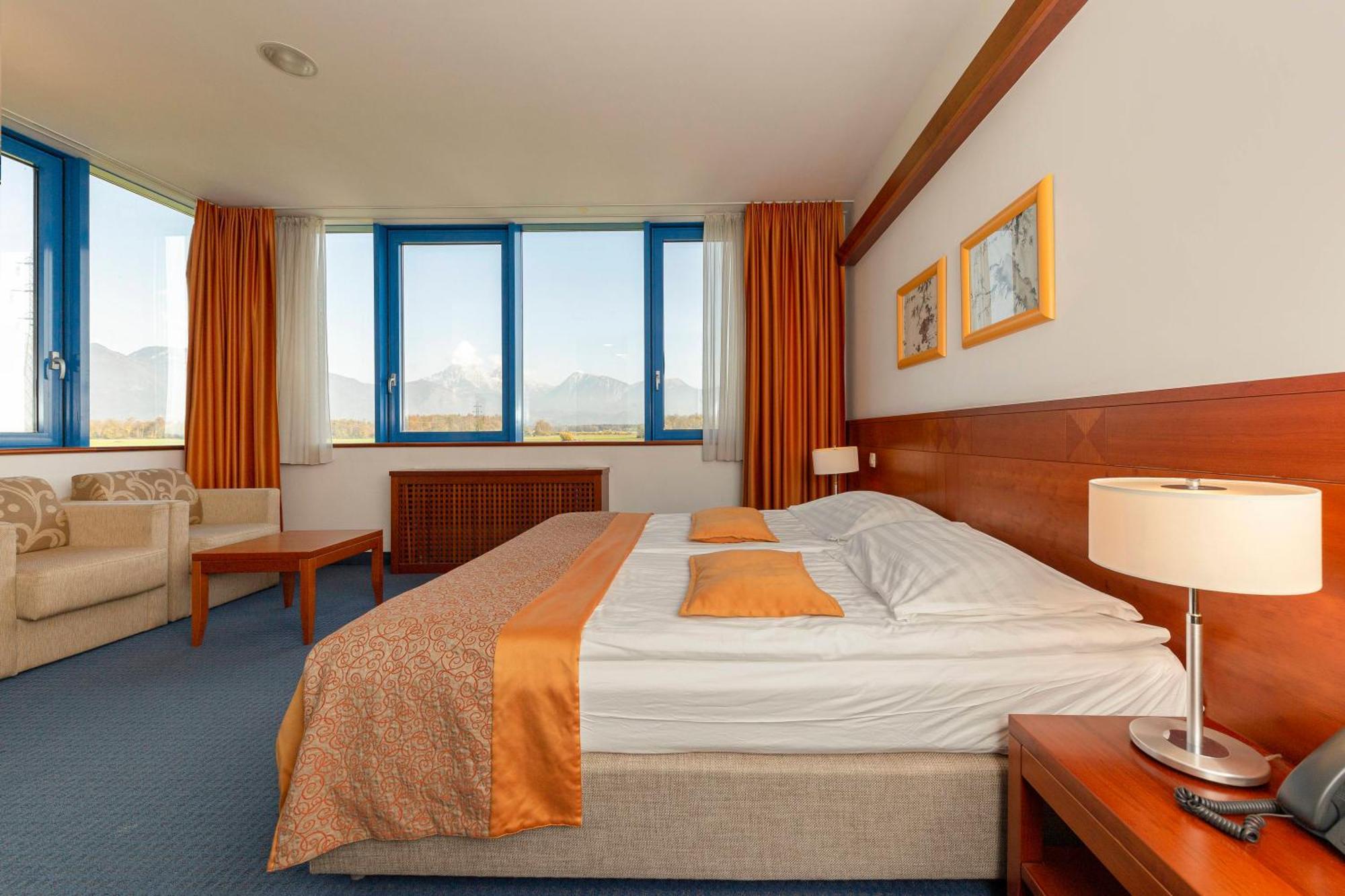 Garni Hotel Azul Kranj Buitenkant foto