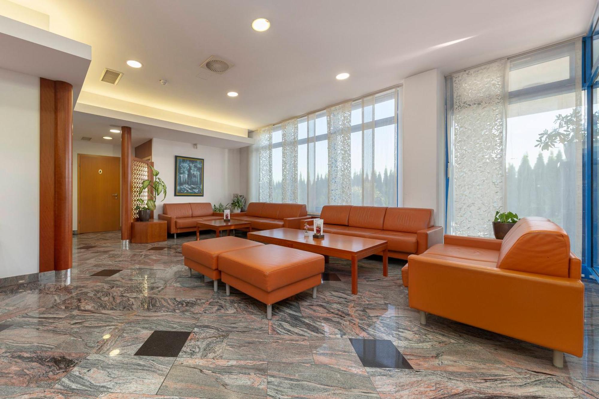 Garni Hotel Azul Kranj Buitenkant foto