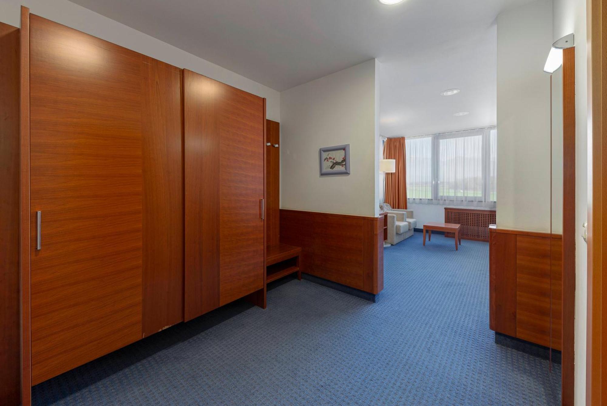 Garni Hotel Azul Kranj Buitenkant foto