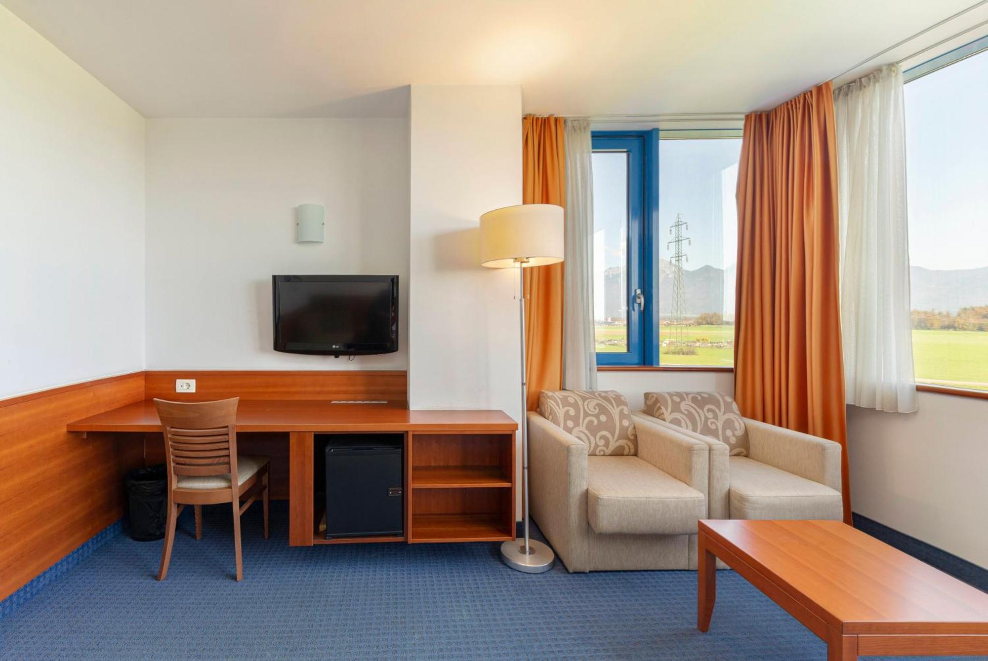 Garni Hotel Azul Kranj Buitenkant foto