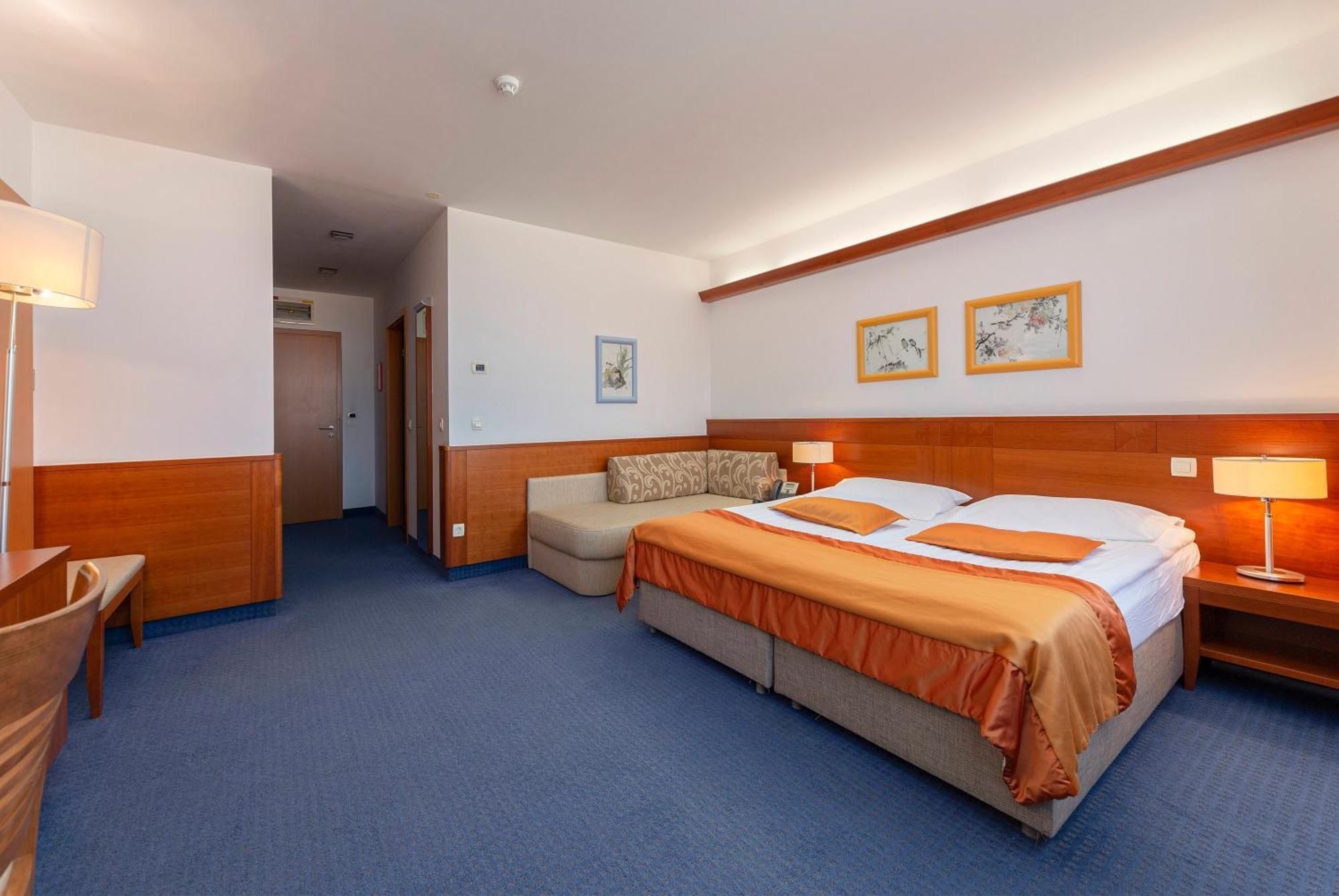 Garni Hotel Azul Kranj Buitenkant foto