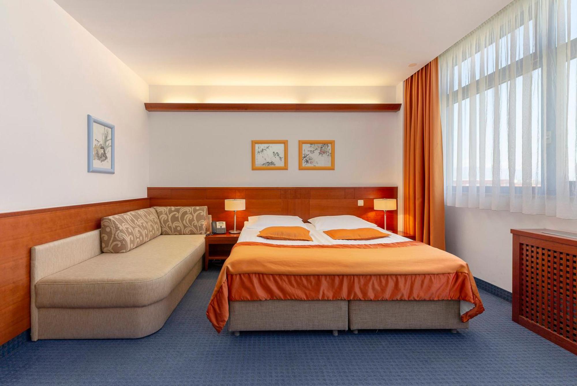Garni Hotel Azul Kranj Buitenkant foto