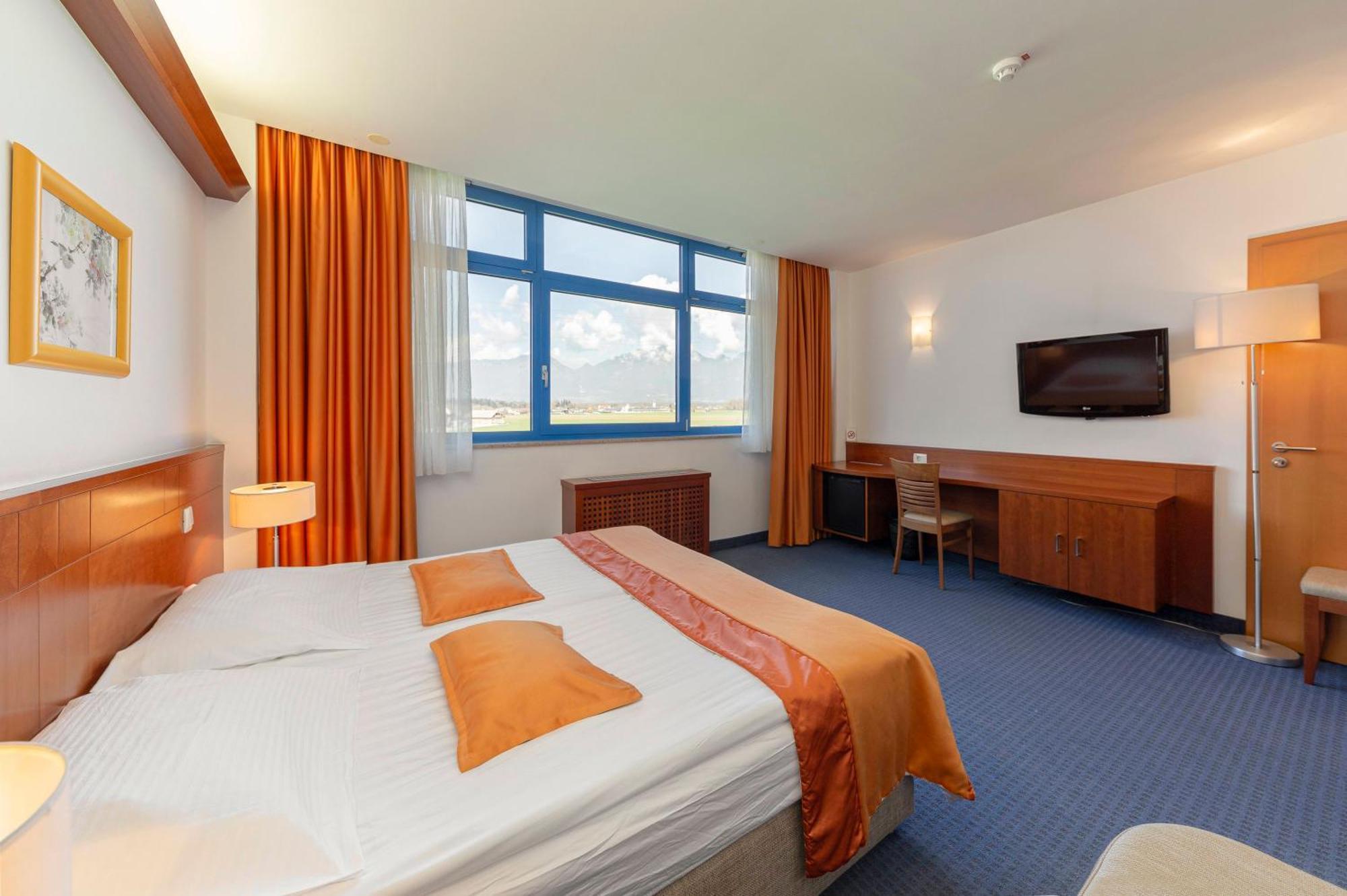 Garni Hotel Azul Kranj Buitenkant foto