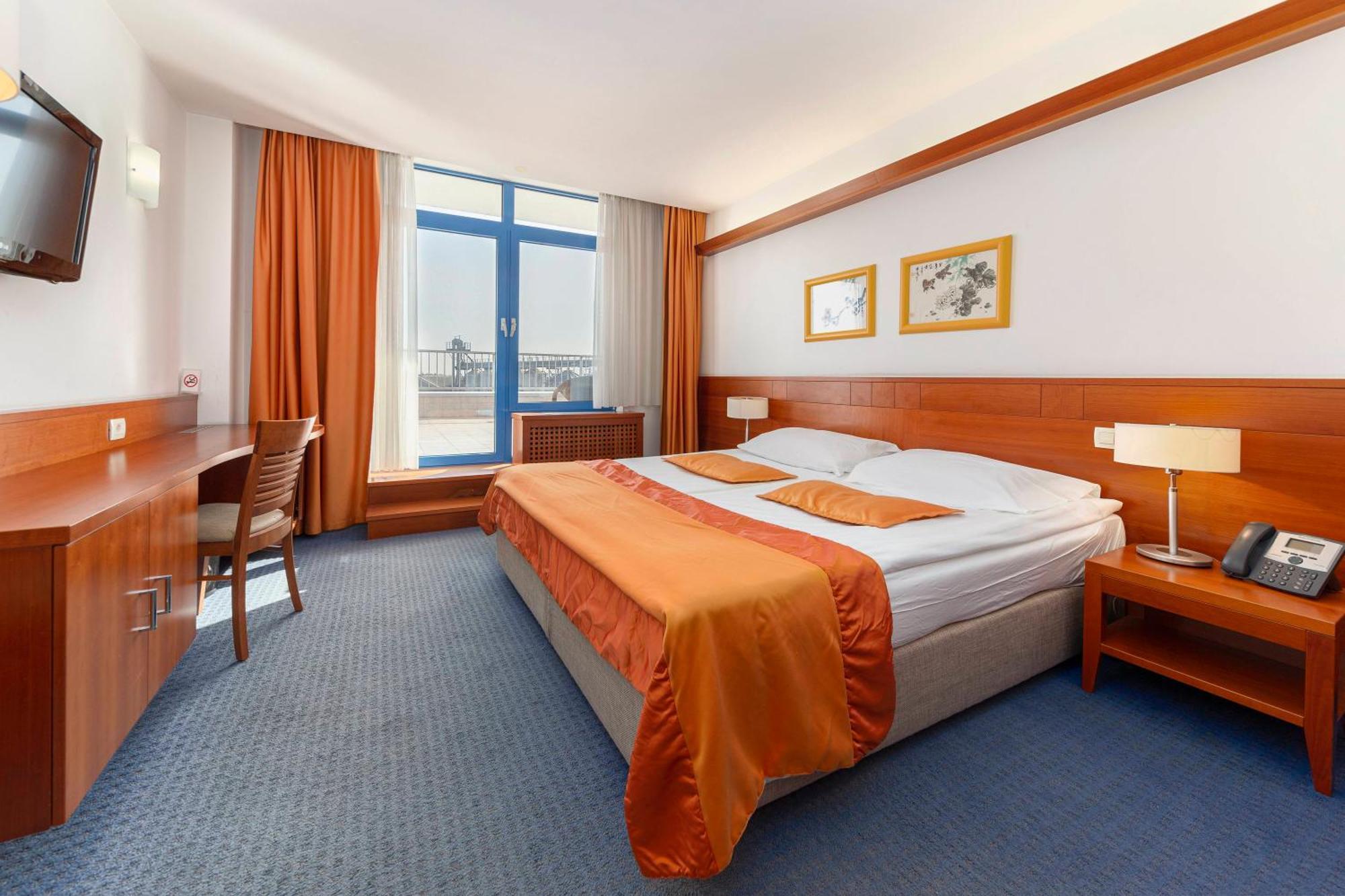 Garni Hotel Azul Kranj Buitenkant foto