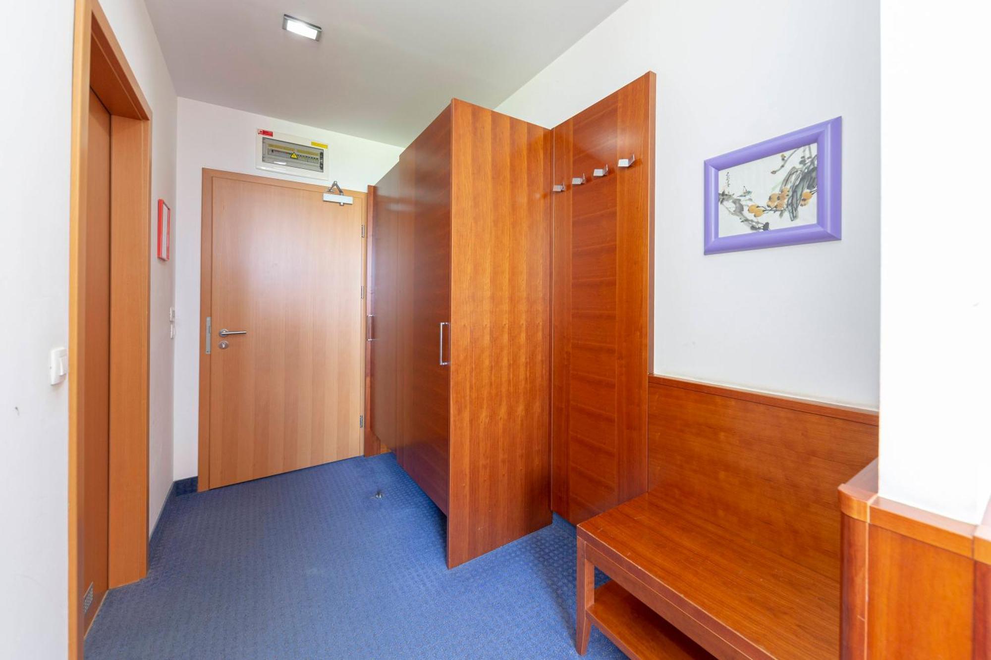 Garni Hotel Azul Kranj Buitenkant foto