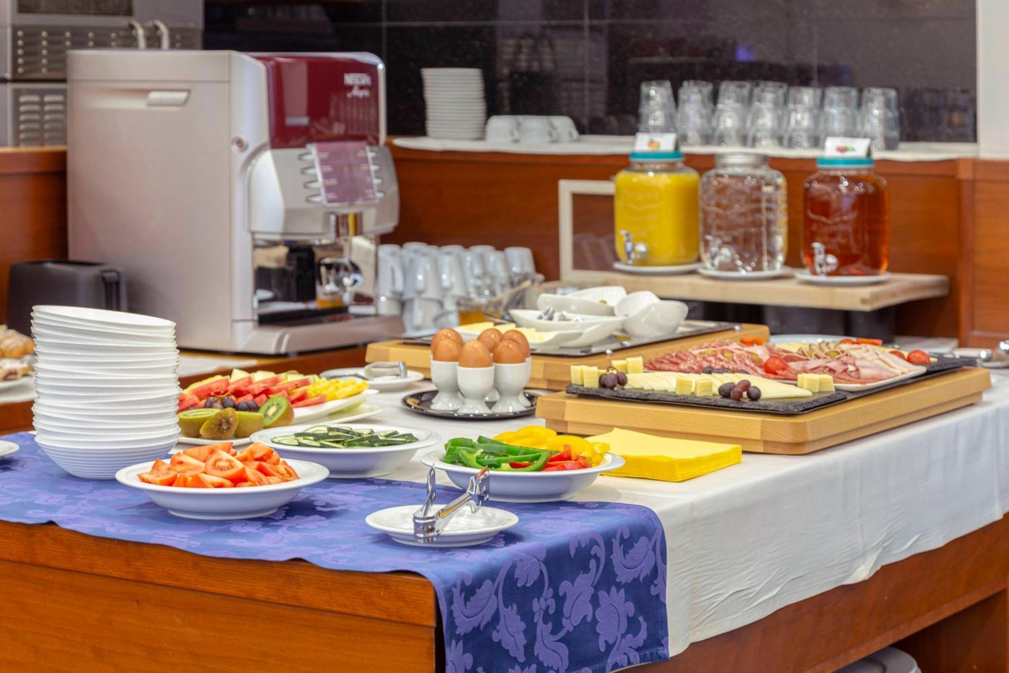 Garni Hotel Azul Kranj Buitenkant foto