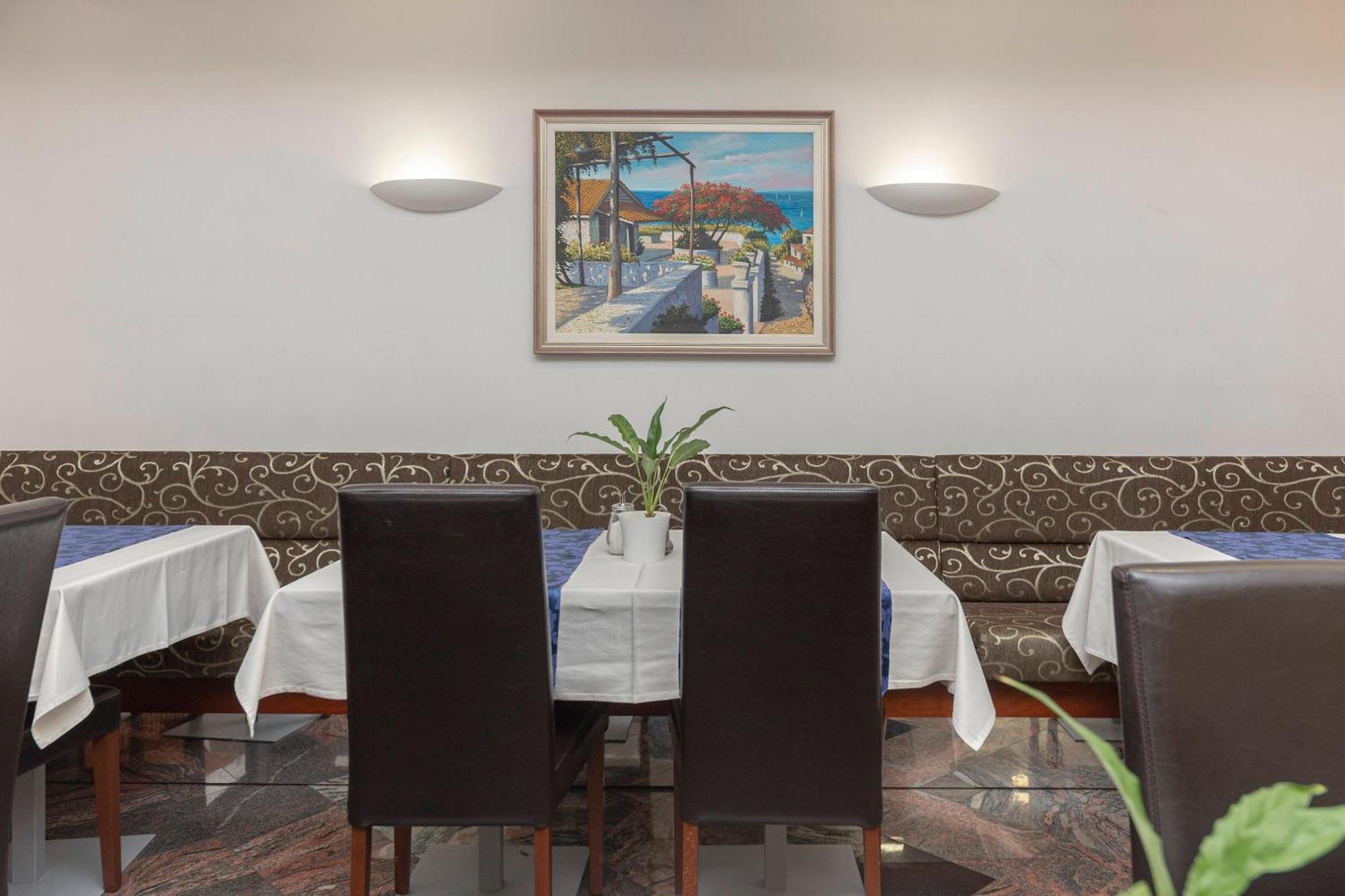 Garni Hotel Azul Kranj Buitenkant foto